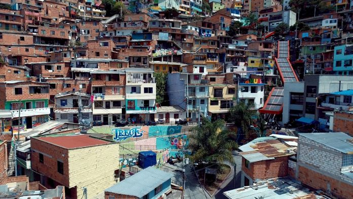 Escaleras eléctricas comuna 13 - Medellín Hoy