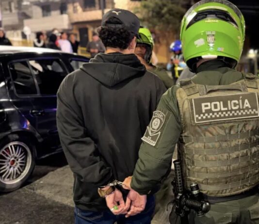 Operativo en Aranjuez deja 29 capturados y armas incautadas en Medellín