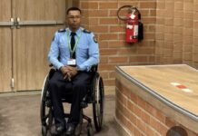 Medellín presenta a su primer agente de tránsito en silla de ruedas