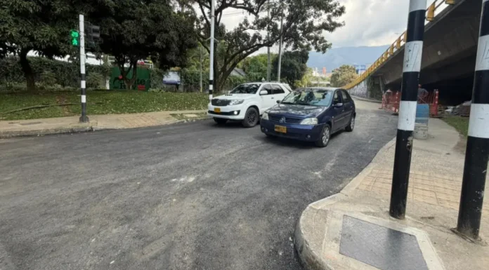 Habilitan la calle 10A en El Poblado tras diez días del desbordamiento de una quebrada calle 10A