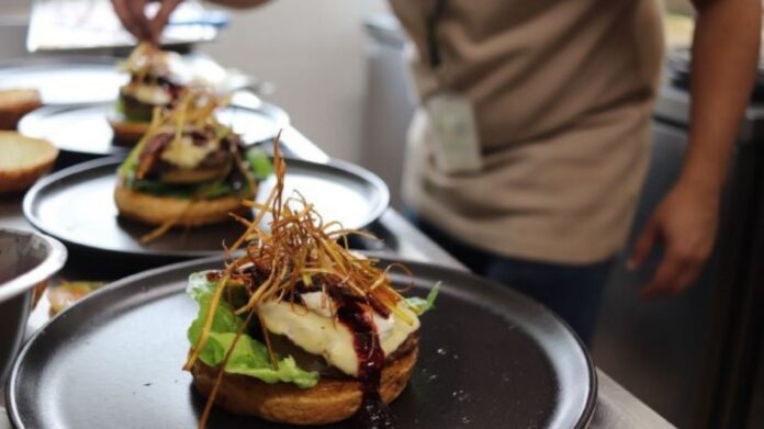 Burgerville regresa a Medellín