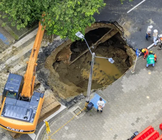 Cierre en la Avenida El Poblado tardaría cerca de un mes mientras avanzan las obras de reparación Cierre en la vía