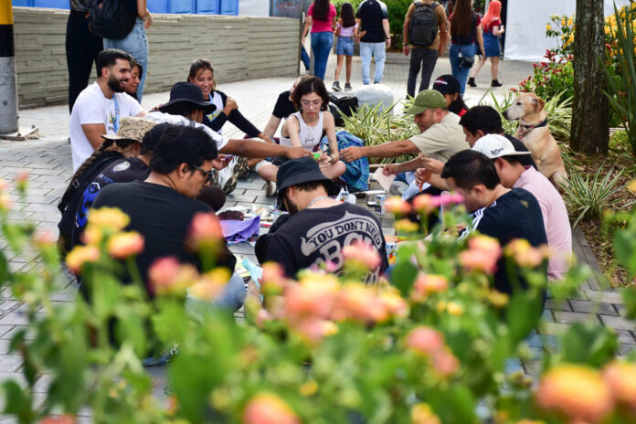 ¡Ojo guías turísticos! Medellín abre formación gratis sobre memoria, conflicto y paz