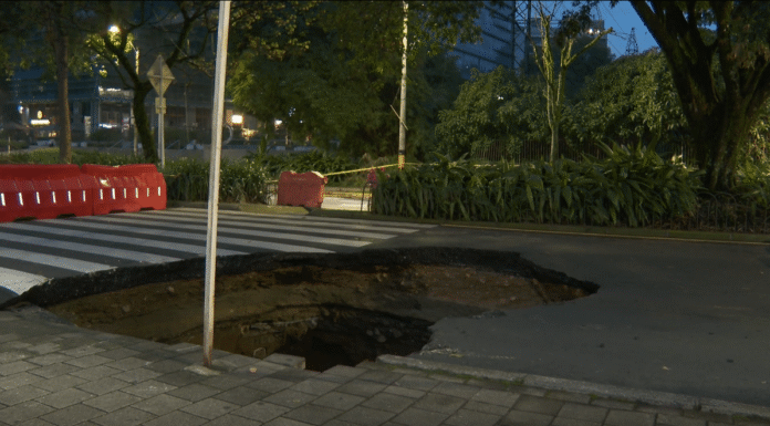 Reabrieron la avenida El Poblado tras el socavón que tenía colapsada la vía tras el socavón