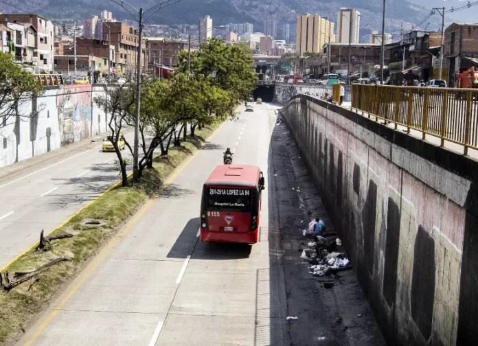 Hallan cuerpo dentro de una nevera