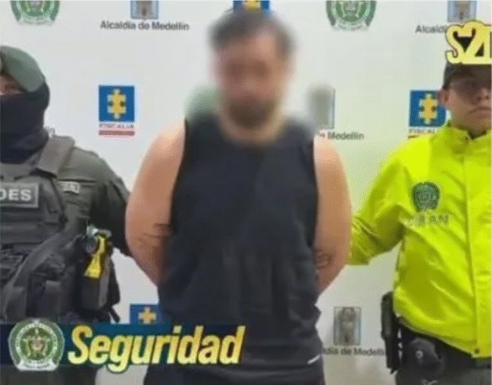Detrás de la fama y la música: capturan a estadounidense señalado de traficar armas en Antioquia