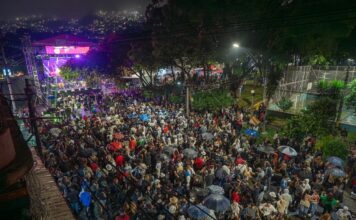 Los tablados llegan a prender la Feria de las Flores