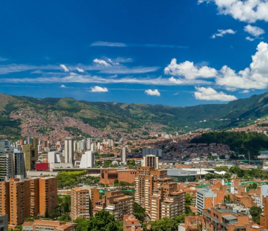 Medellín revisa edificios tras el terremoto
