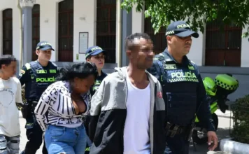 Capturaron a tres personas por homicidio tras el robo de un celular en Medellín