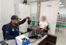 Falso sacerdote bendecía carros