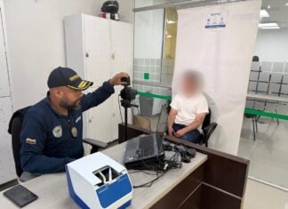 Falso sacerdote bendecía carros
