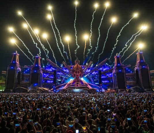 Dos extranjeros murieron tras asistir al festival EDC en Medellín Dos extranjeros murieron tras asistir al festival EDC en Medellín
